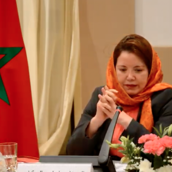 رجاء ناجي مكاوي، من الحداثة المقلدة إلى الحداثة الراشدة: الانتقال المسدد